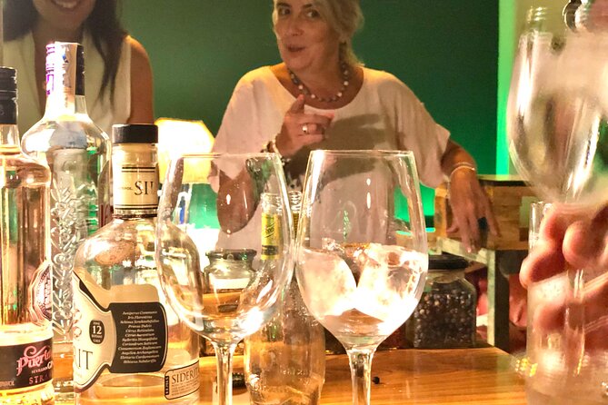 1-Hour Gin Tonics Guided Workshop with special view in Madrid - Timing and Pacing: 7:00 pm Start for an Old Town Night