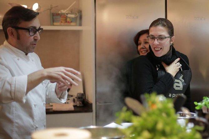 10 Tapas Cooking Class Experience in Madrid with Sangria - How the Cooking Format Keeps You Involved (Even in a Small Group)
