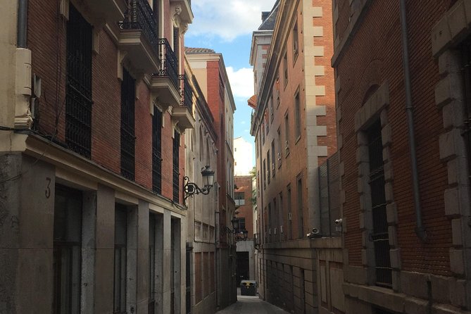 Architour through Lavapiés and Rastro with an architect - Imprenta Municipal: rationalist architecture from 1930, up close