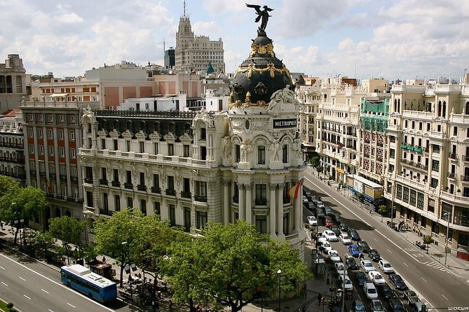 Arrival Transfer: Madrid Airport MAD to Madrid by Business Car - Timing That Works: 25 Minutes to Madrid, Plus 60 Minutes Waiting