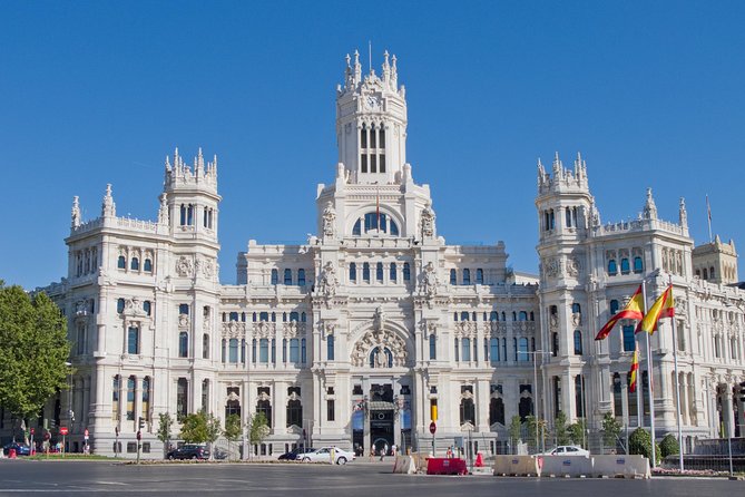 Arrival Transfer: Madrid Airport MAD to Madrid by Business Car - Price and Value: Flat Fee, Airport Taxes, and Parking Included