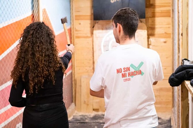 Axe Throwing 1 hour session - Friendly competition: turning a lesson into a game