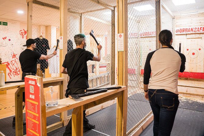 Axe Throwing 1 hour session - The extra weapons and the drink service factor