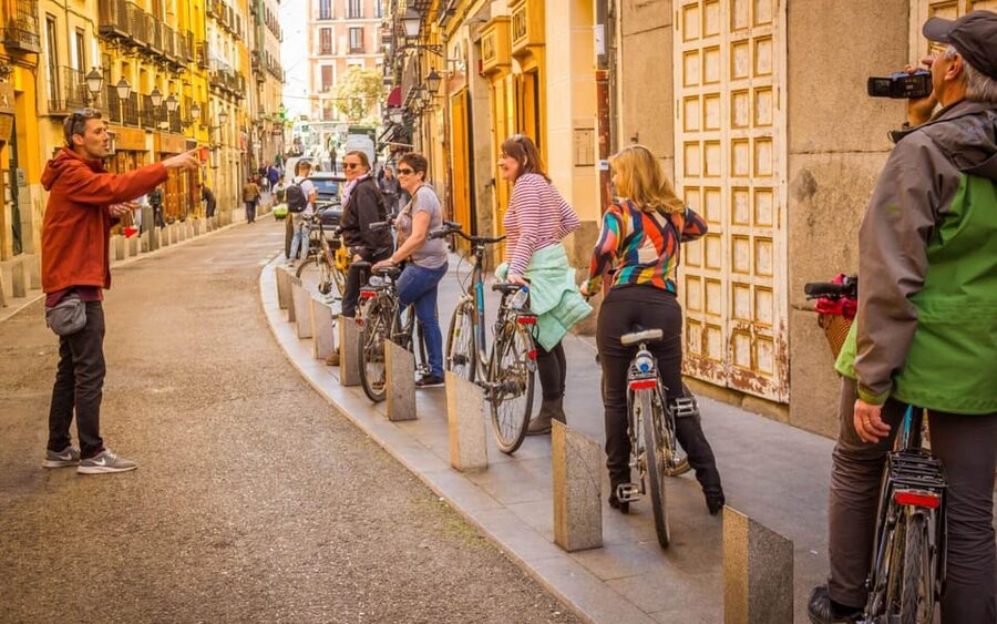Best of Madrid: 3-Hour Guided Bike Tour in Small Groups - From Cibeles and Atocha to CaixaForum and Las Letras