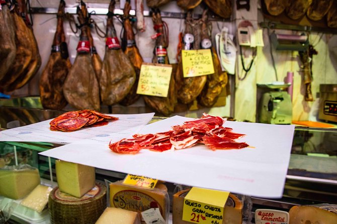 De Mercados: A Neighborhood Market and Food Tour - Malasaña first: how the neighborhood walk sets up your meal