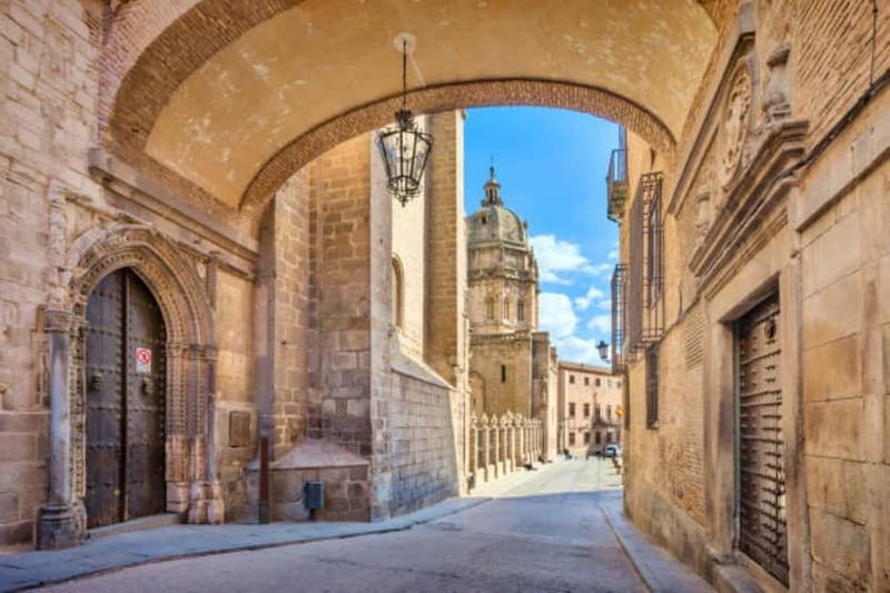 English Tour - “TOLEDO 3 CULTURES” ⭐⭐⭐⭐⭐ - Swords, Steel, and Why Toledo’s Craft Story Works