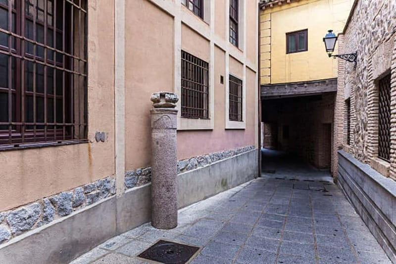 English Tour “TOLEDO ALL IN ONE” - Casa Rodrigo de la Fuente: the 15th-century palace house and the Roman Caves