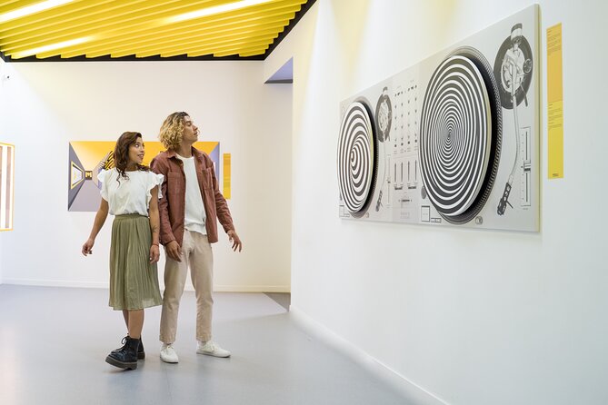 Entrance to the Museum of Illusions Madrid - The Illusions Themselves: Vision and Brain Lessons Without the Heavy Text