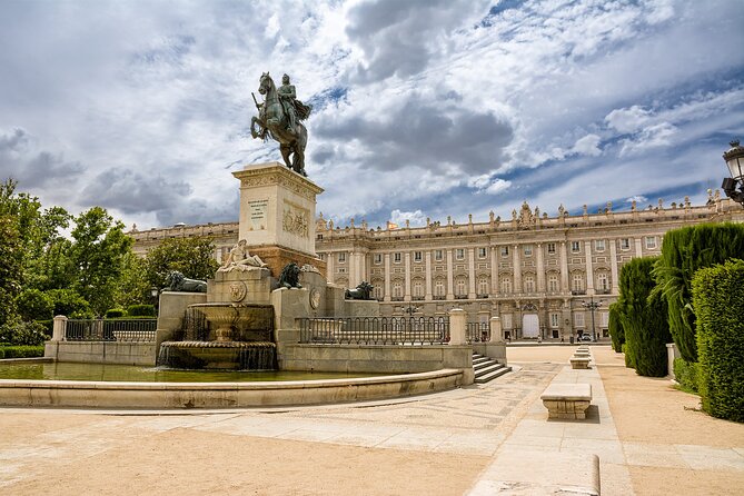 Escape the Inquisition in Madrid Exploration Game - Your route through central Madrid: 9 stops, clue-by-clue