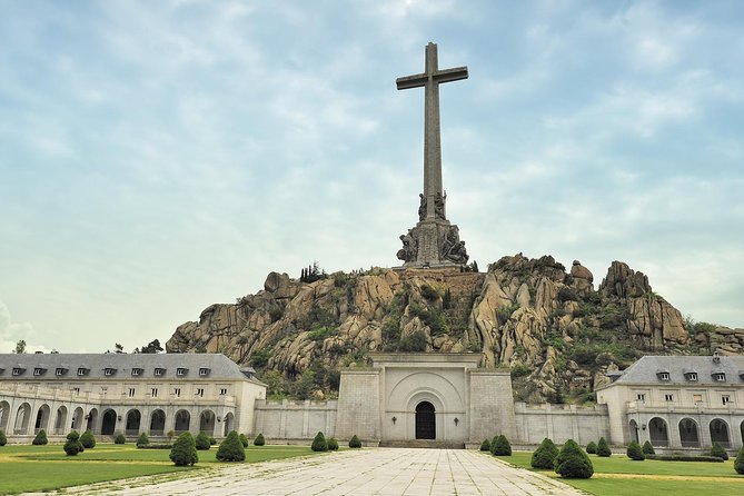 Escorial Monastery and the Valley of the Fallen from Madrid - Stop 1: Real Sitio de San Lorenzo de El Escorial and its royal power rooms
