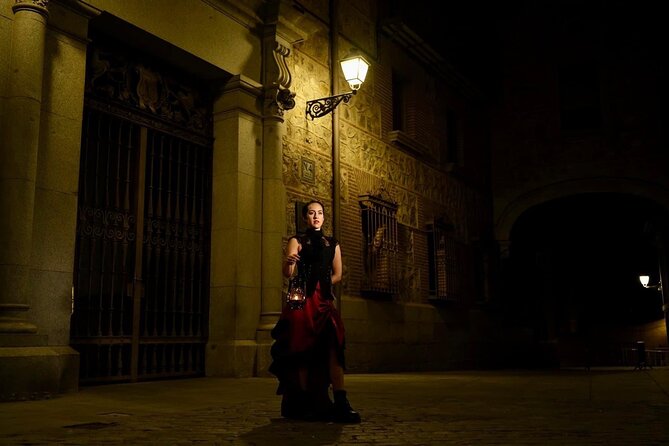 Evening Walking Tour: Spanish Inquisition & Legends of Old Madrid - Stop 2: Plaza de la Villa and the dark journey continues