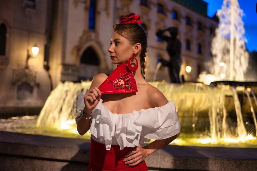 Flying Dress Photoshoot in Madrid - Price, Group Size, and Logistics You Should Confirm