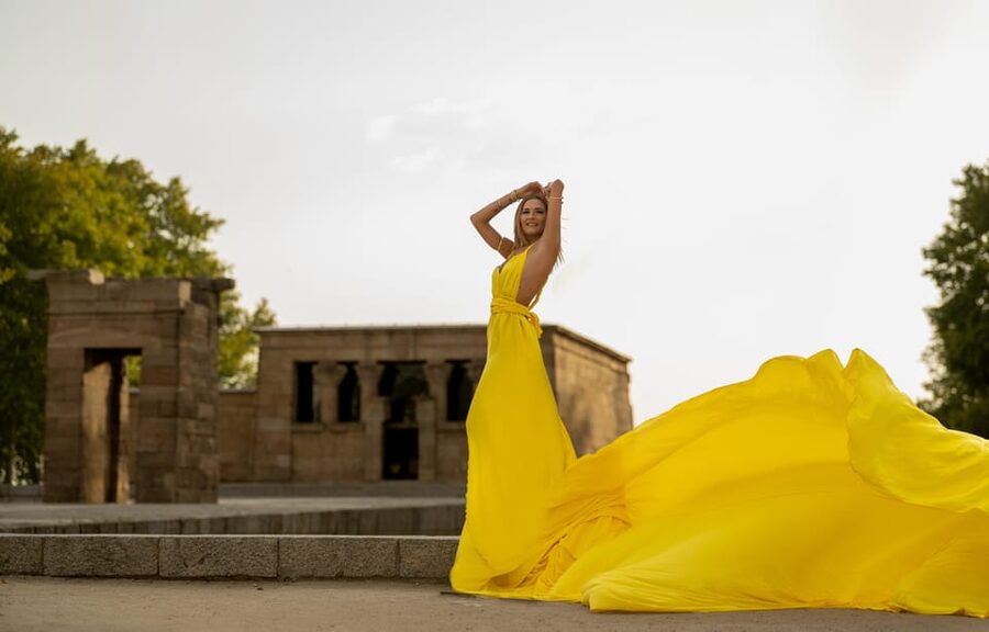 Flying Dress Photoshoot in Madrid - Who This Is Best For (And Who Might Find It Too Much)