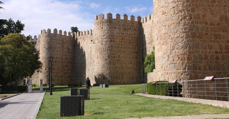 From Madrid: Avila and Segovia Full-Day Tour - Ávila Walls from the outside: the scale you get in photos