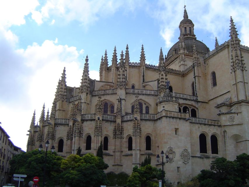 From Madrid: Ávila and Segovia Guided Day Trip - How the Madrid Meeting Point and Bus Ride Set the Tone