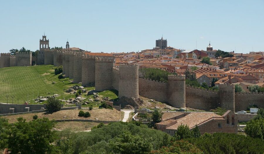 From Madrid: Ávila and Segovia Guided Day Trip - Guides Like Mariano, Ramiro, Sara, and Alejandro Make the Difference