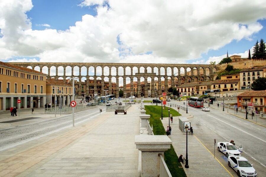 From Madrid: Avila & Segovia Day Tour with Monument Tickets - Ávila Cathedral and the fortified medieval look