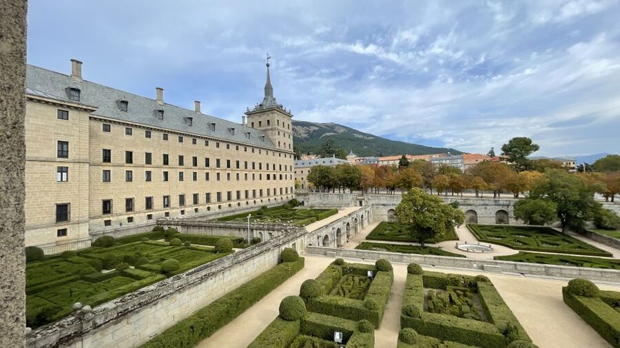 From Madrid: Escorial Monastery and the Valley of the Fallen - Madrid to El Escorial, a half-day that starts with mountains