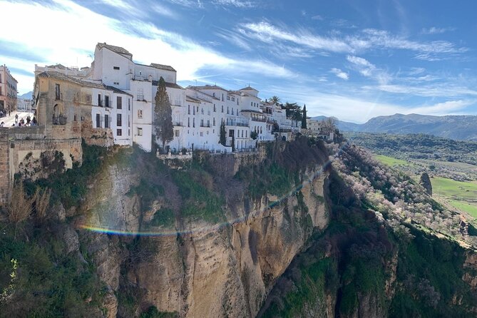From Madrid: Gems of Andalusia 6-Day Sightseeing Tour - Transportation and hotel stays: where comfort helps, and where it can bite