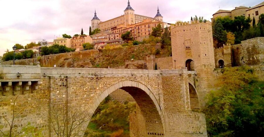 From Madrid: Guided Day Trip to Segovia and Toledo - Segovia first: Aqueduct views, Plaza Mayor, and Santa María