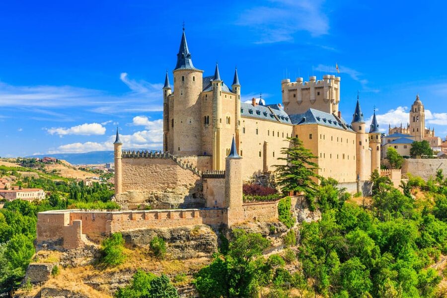 From Madrid: Guided Day Trip to Segovia, optional Alcázar - The Ride to Segovia: Comfortable Bus Time, Long Day Math