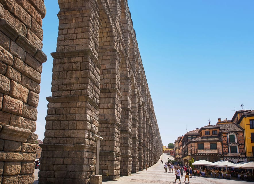 From Madrid: Guided Day Trip to Segovia, optional Alcázar - Bilingual Guides: A Helpful Bonus with One Caveat