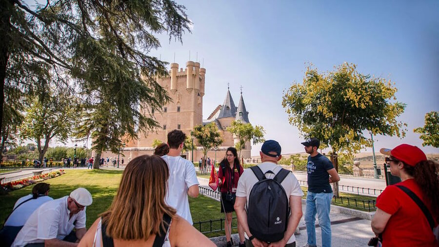 From Madrid: Guided Day Trip to Segovia, optional Alcázar - Guided Walk in Segovia: Getting Oriented Fast