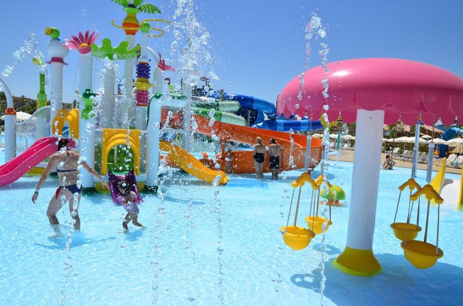 From Madrid: Parque Warner Beach Water Park & Transport - The 8-Hour Time Math, and Why Queues Decide Everything