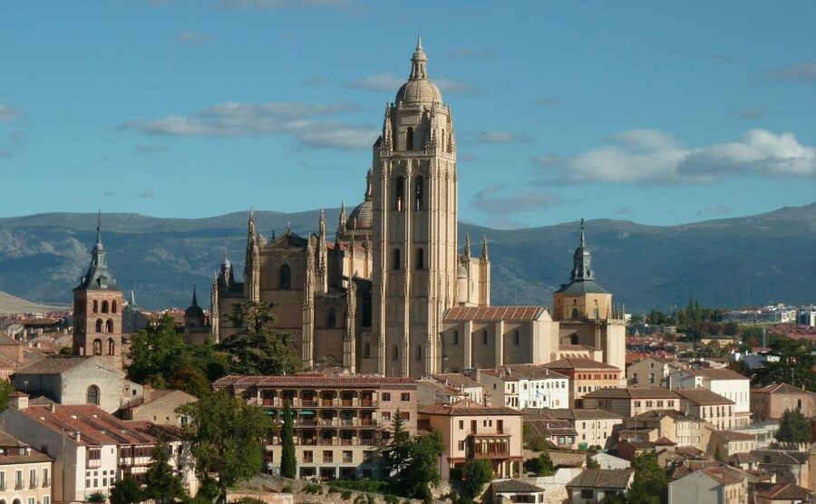 From Madrid: Segovia & Avila Day Trip with Optional Tickets - Ávila on foot: the medieval walls are the real anchor