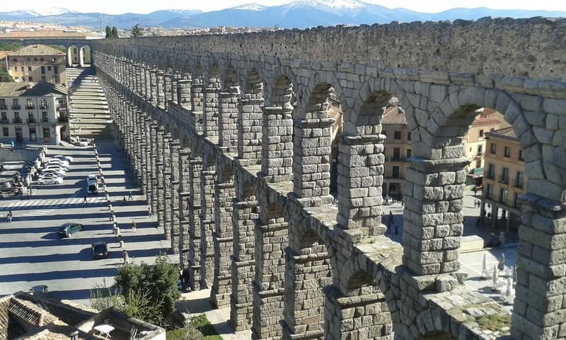 From Madrid: Segovia Guided Afternoon Tour - Casa de los Picos: a fifteenth-century façade with a story attached