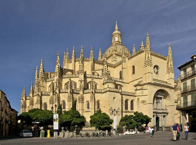 From Madrid: Segovia Guided Afternoon Tour - Plaza Mayor and Segovia Cathedral, admired from the outside