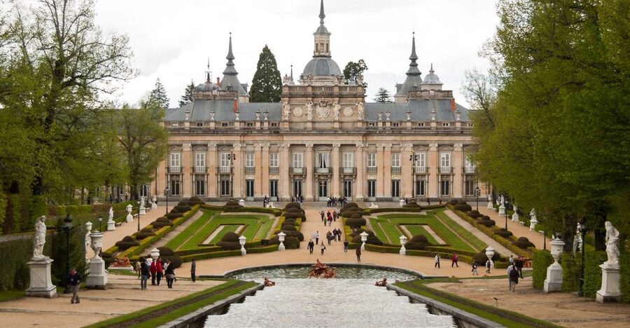From Madrid: Segovia & La Granja Private Full-Day Tour - A great Madrid day trip formula: palace, city, then the views