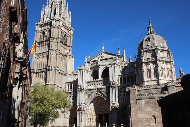 From Madrid: Segovia & Toledo with Alcazar and Cathedral - Listening comfort: headphones, group size, and guide delivery