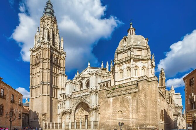 Guided English walking tour to the monuments of Toledo - Plaza del Ayuntamiento and the Cathedral: the “three powers” idea
