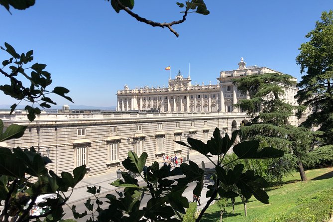 Guided Tour of Madrid of the Austrias and the Historic Center - Plaza de la Villa: medieval Madrid in the middle of it all