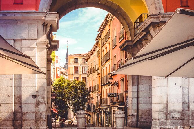 Guided Tour of Madrid of the Austrias and the Historic Center - Mercado San Miguel: a short stop that tells you how Madrid eats