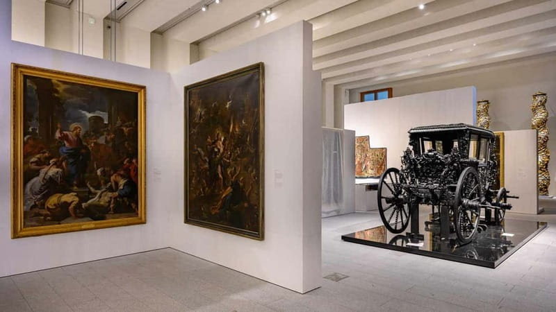 Guided Tour of The Royal Collections Gallery - How the tour route works inside the gallery
