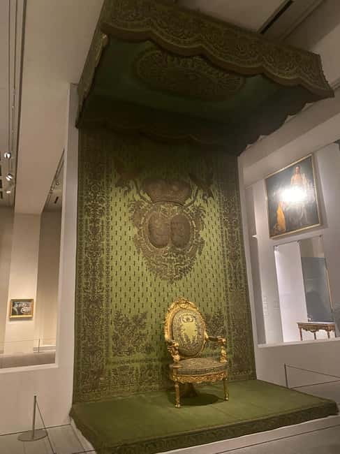 Guided Tour of The Royal Collections Gallery - Beyond paintings: armor, carriages, tapestries from Belgium, and more
