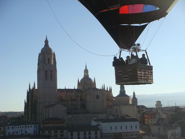 Hot-Air Balloon Ride over Segovia with Optional Transport from Madrid - Should you book the hot-air balloon over Segovia?