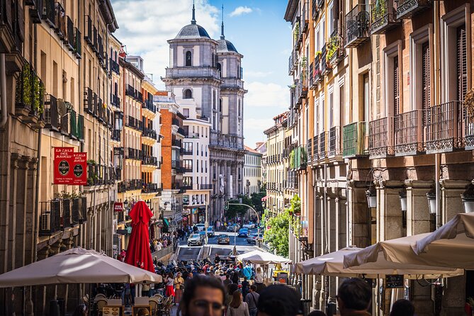 Imperial Madrid Private Journey through the Austrias - Plaza Mayor: how the guide makes a big square feel human
