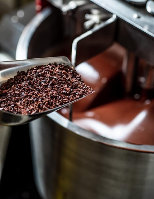 KAIACAO Bean to Bar and Design your own chocolate experience - Tasting at the lab: high-percentage chocolate and date sweetness