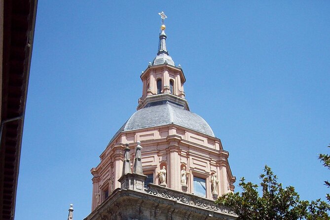La Latina to Madrid Guided Tour with Breakfast - Las Letras, literary streets, and Galería Canalejas luxury contrast