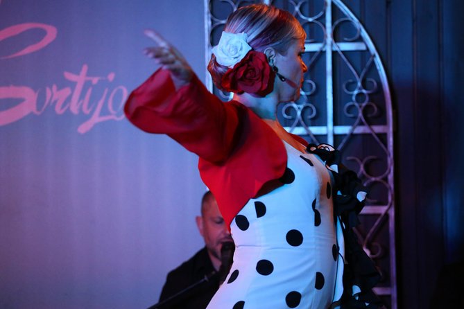 Local Flamenco Show with dinner at El Cortijo - Who should book this flamenco night, and who should think twice