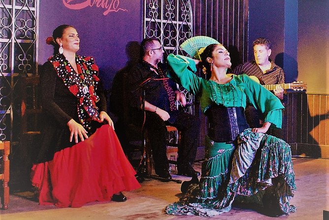 Local Flamenco Show with dinner at El Cortijo - The optional workshop before the show, castanets included in spirit