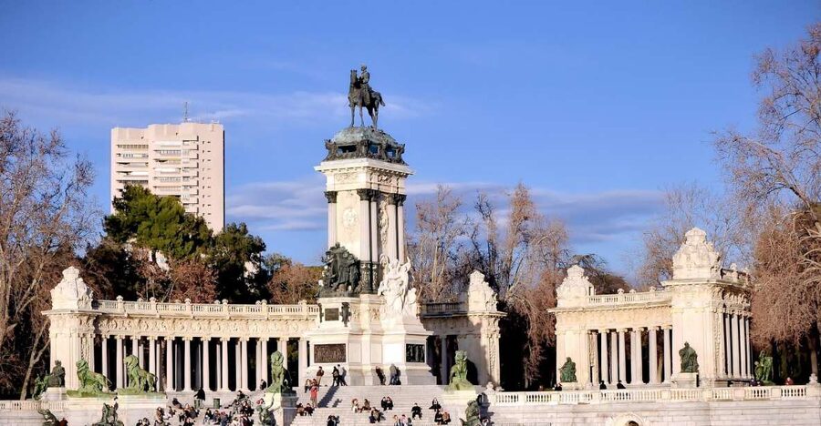 Madrid: 1.5-Hour Retiro Park Guided Walking Tour - Why El Retiro makes sense as a guided 1.5-hour walk