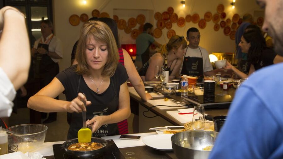 Madrid: 10 Tapas 2.5-Hour Cooking Class - Who should book this Madrid tapas cooking class?