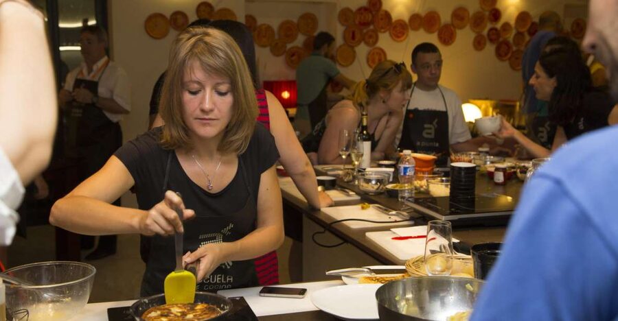 Madrid: 10 Tapas 2.5-Hour Cooking Class - The 2.5-hour flow: 10 tapas, team cooking, and clear direction