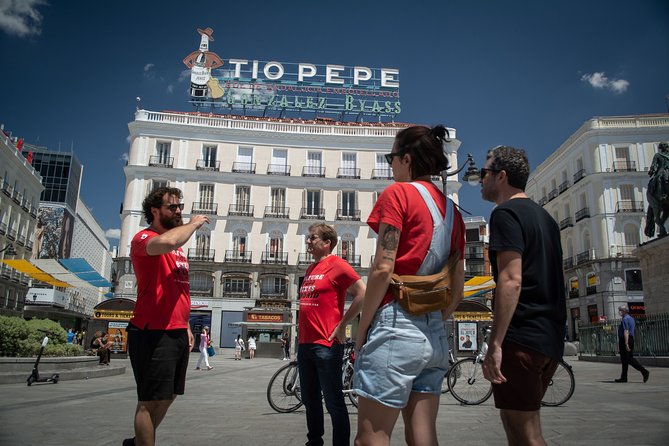 Madrid: 3 hour Guided Highlights Bike Tour with Optional Tapas - CaixaForum stop: vertical garden and a major Spanish painting collection