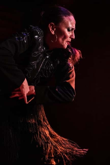 Madrid: Authentic Flamenco at Flamenco de Leones with drink - Flamenco de Leones, right by Puerta de Alcalá