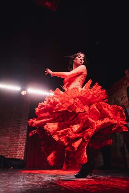 Madrid: Authentic Flamenco at Flamenco de Leones with drink - What makes this flamenco feel so intense up close